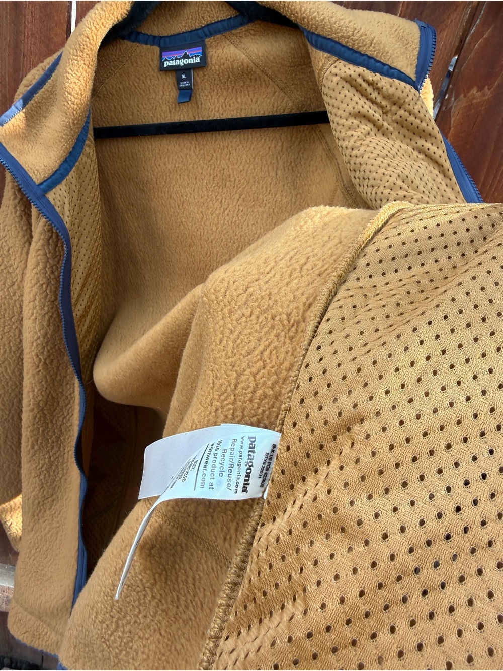 Patagonia Men's Sherpa Fleece Jacket - Mustard Gold with Blue Trim - Picture 4 of 6